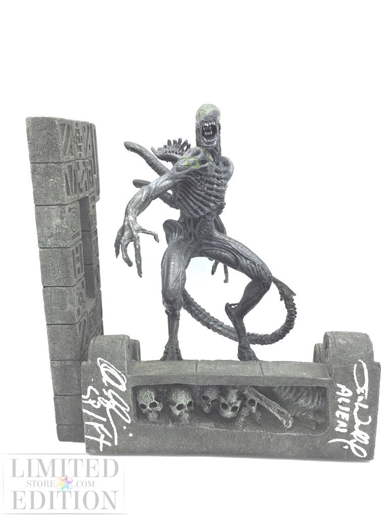Alien "Grid" statuette 2 autographs