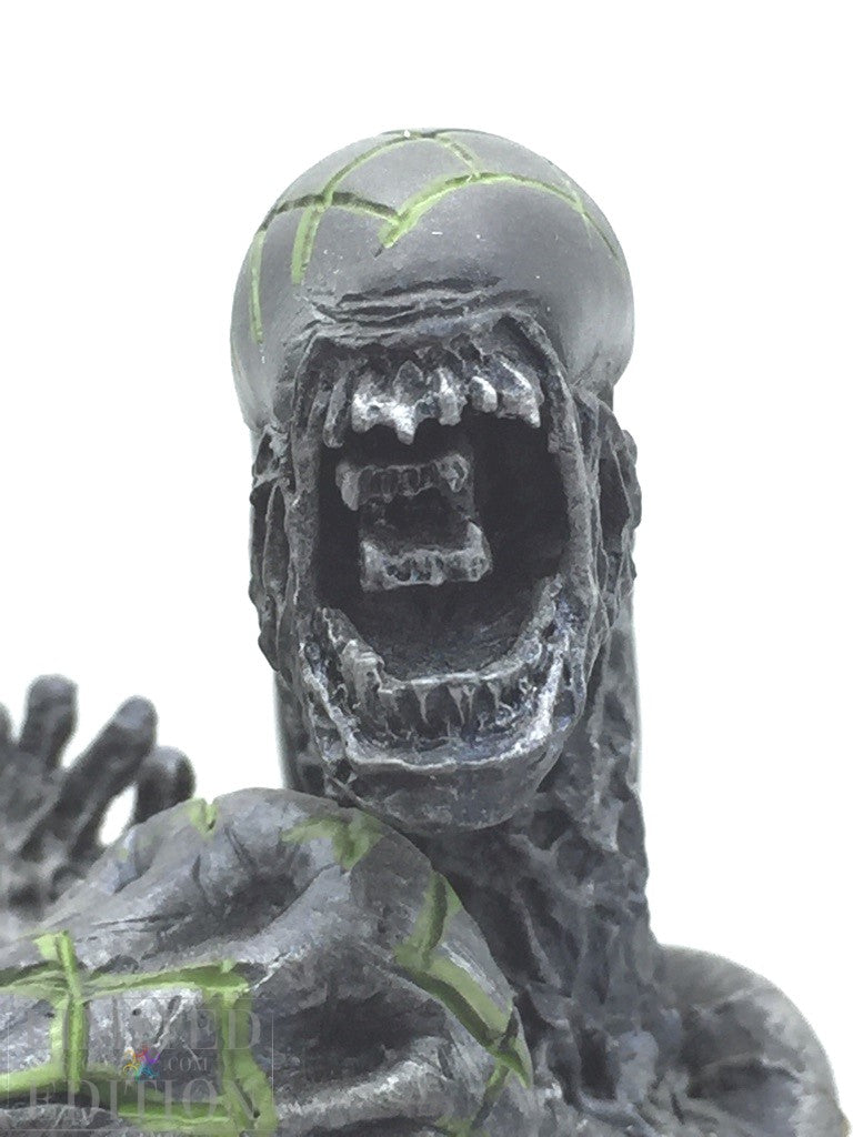 Alien "Grid" statuette 2 autographs