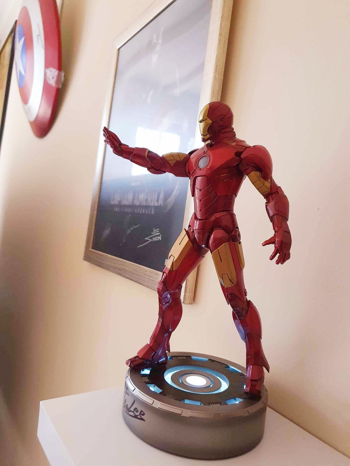 Autographe de Stan Lee sur figurine Iron Man Mark IV Kotobukiya