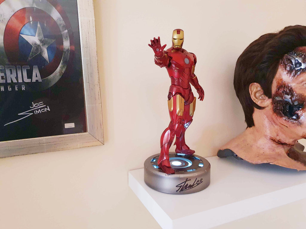 Autographe de Stan Lee sur figurine Iron Man Mark IV Kotobukiya