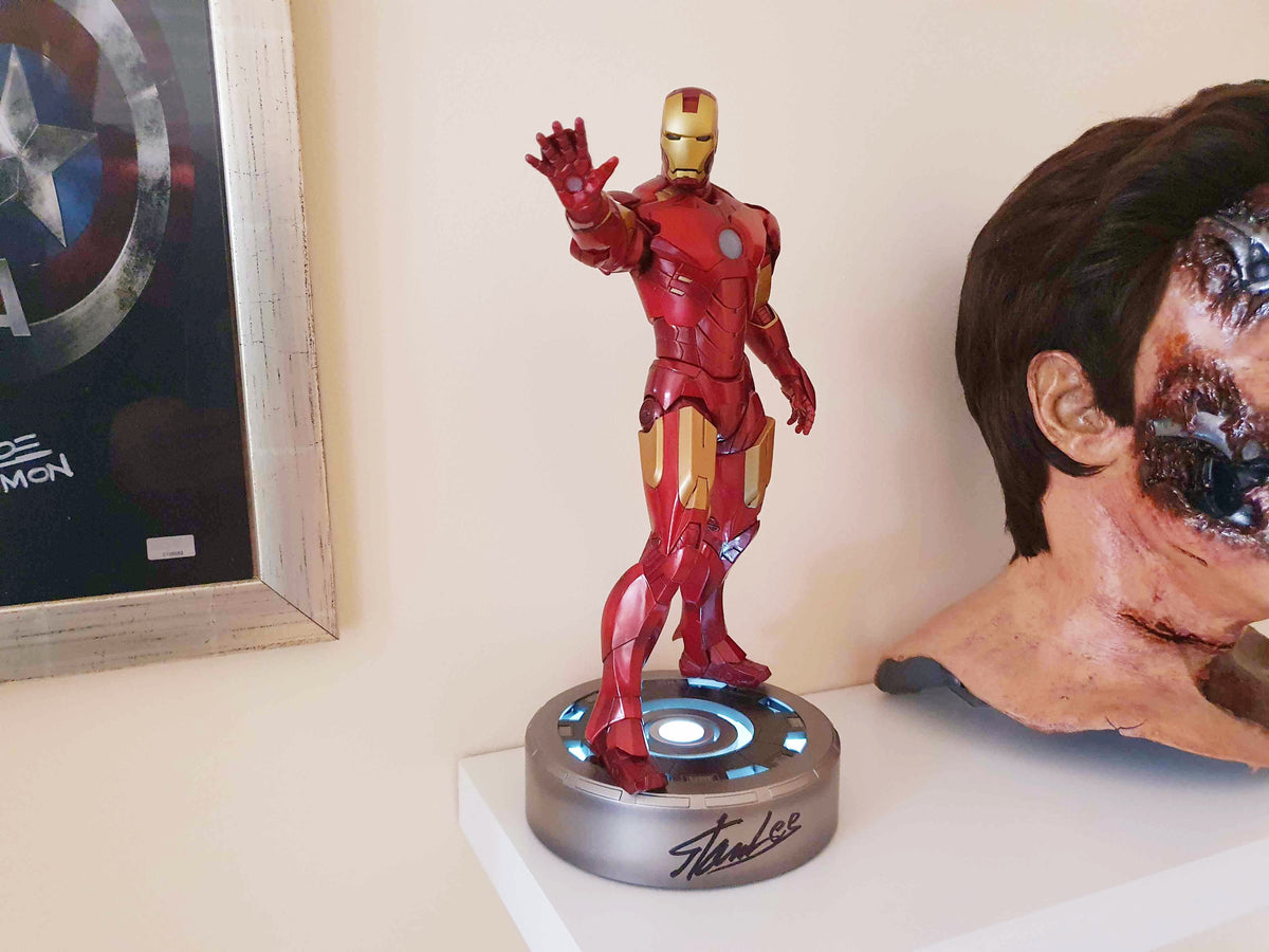 Autographe de Stan Lee sur figurine Iron Man Mark IV Kotobukiya