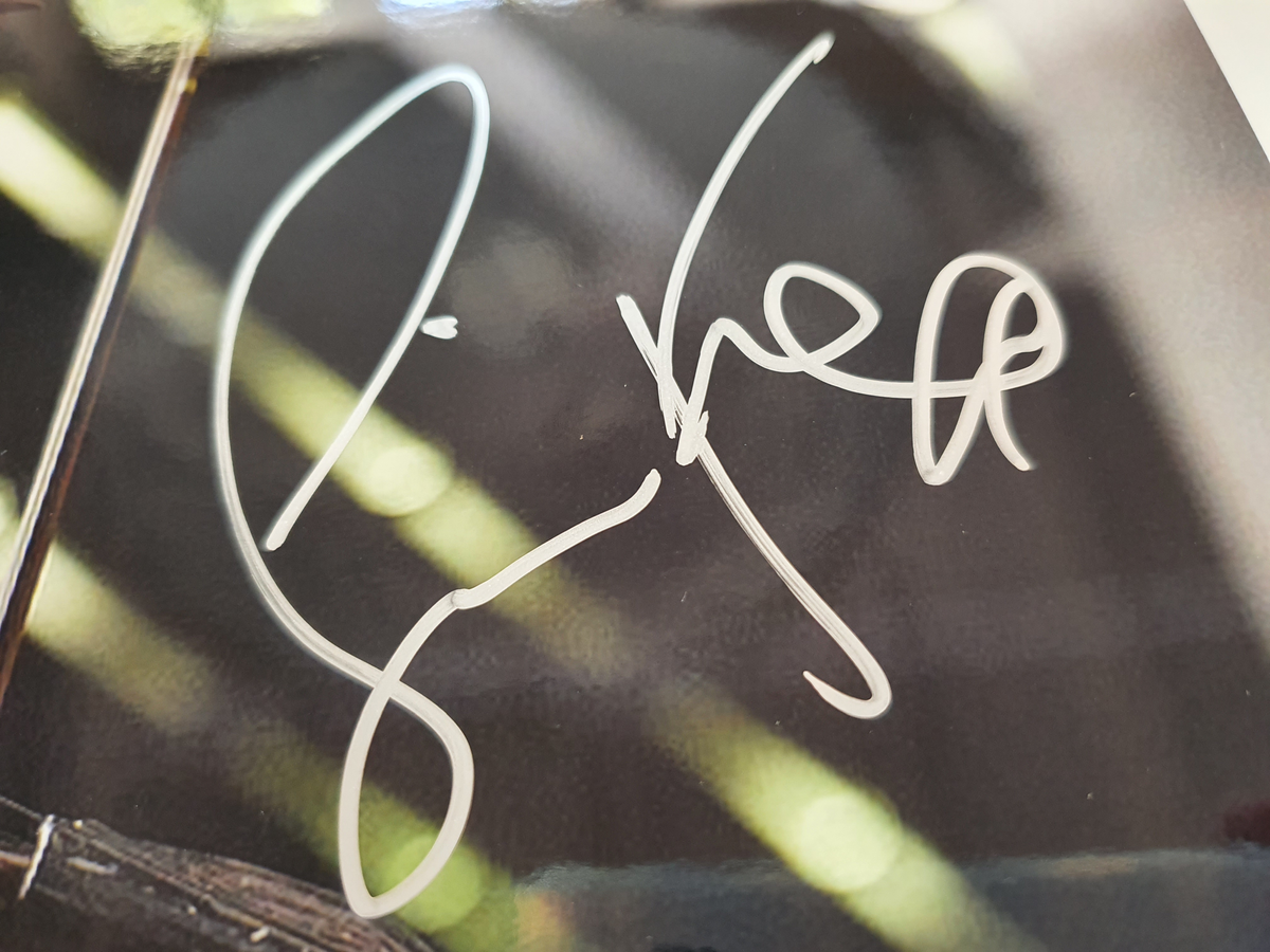 Jamie Foxx signe une photo du film Le Soliste