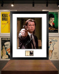John Travolta signe son portrait dans Pulp Fiction