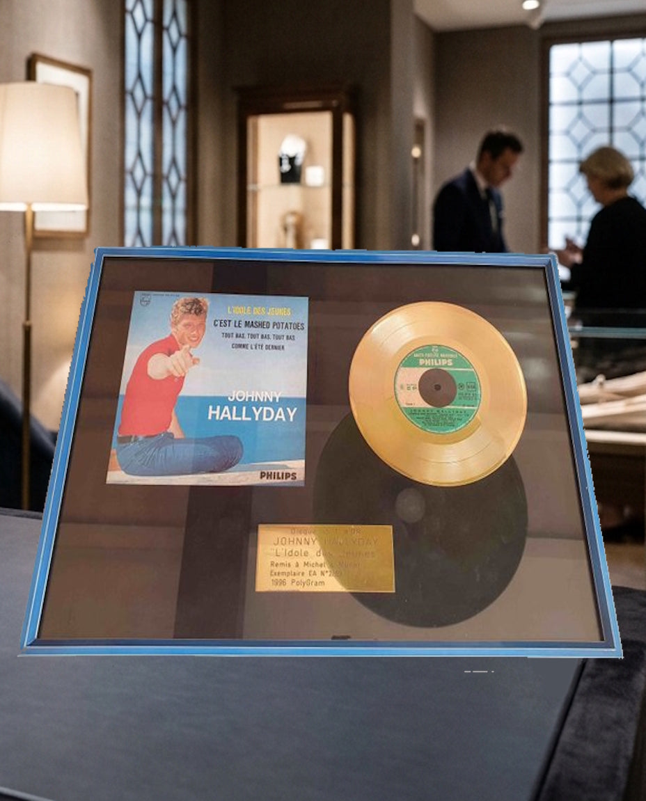 Disque d'or pour le titre "L'idole des jeunes" Johnny Hallyday