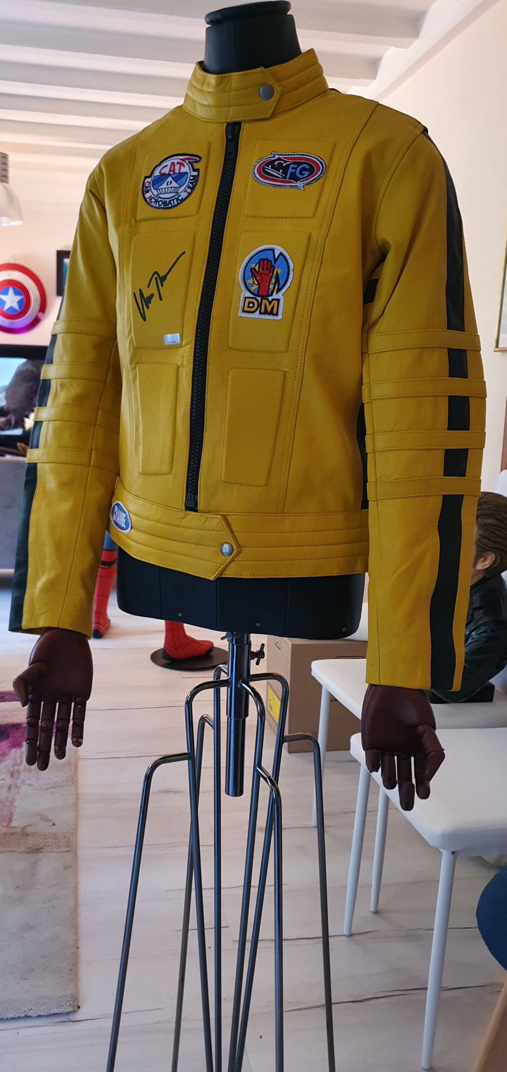 Blouson KILL BILL signé par Uma Thurman - Celebrity Authentics