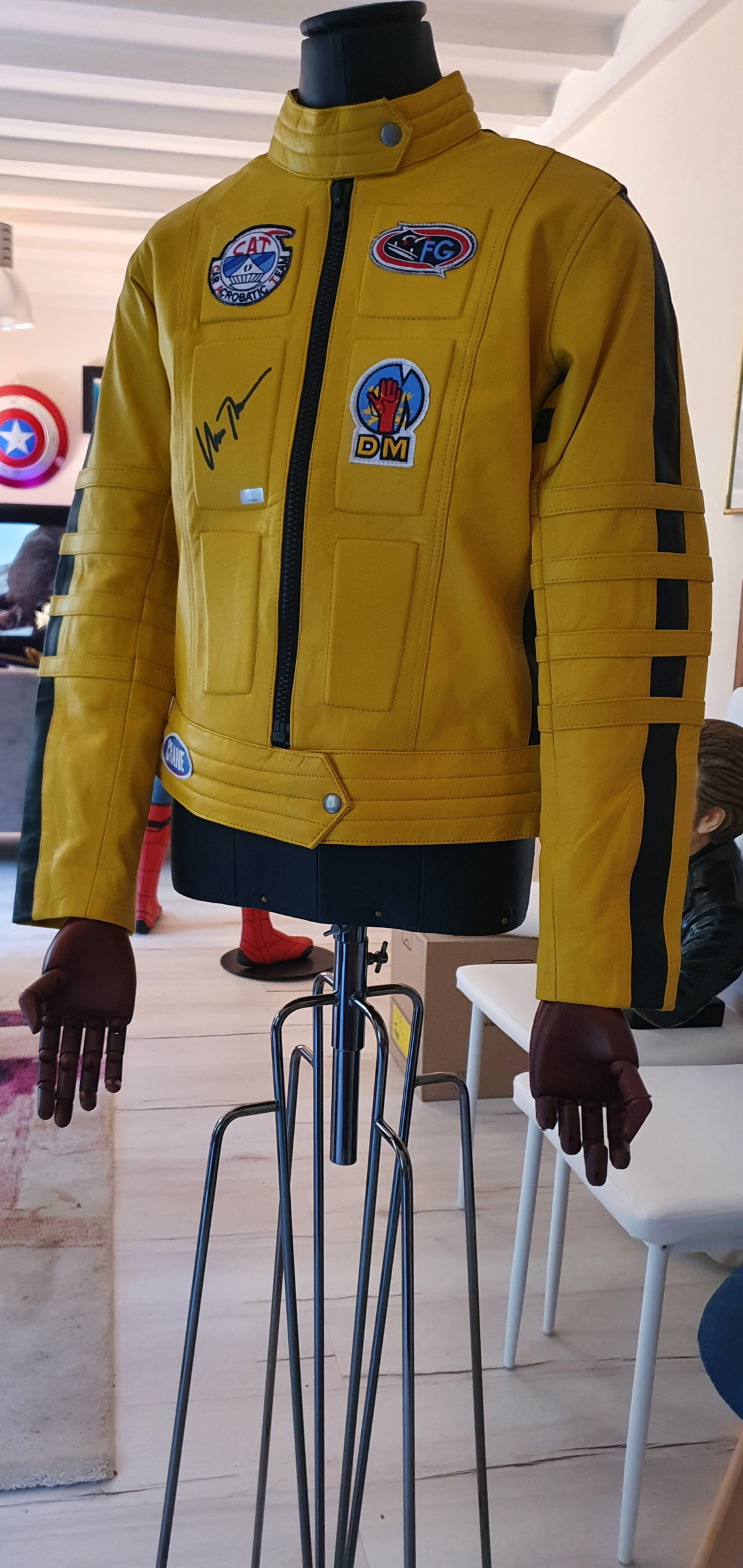 Blouson KILL BILL signé par Uma Thurman - Celebrity Authentics