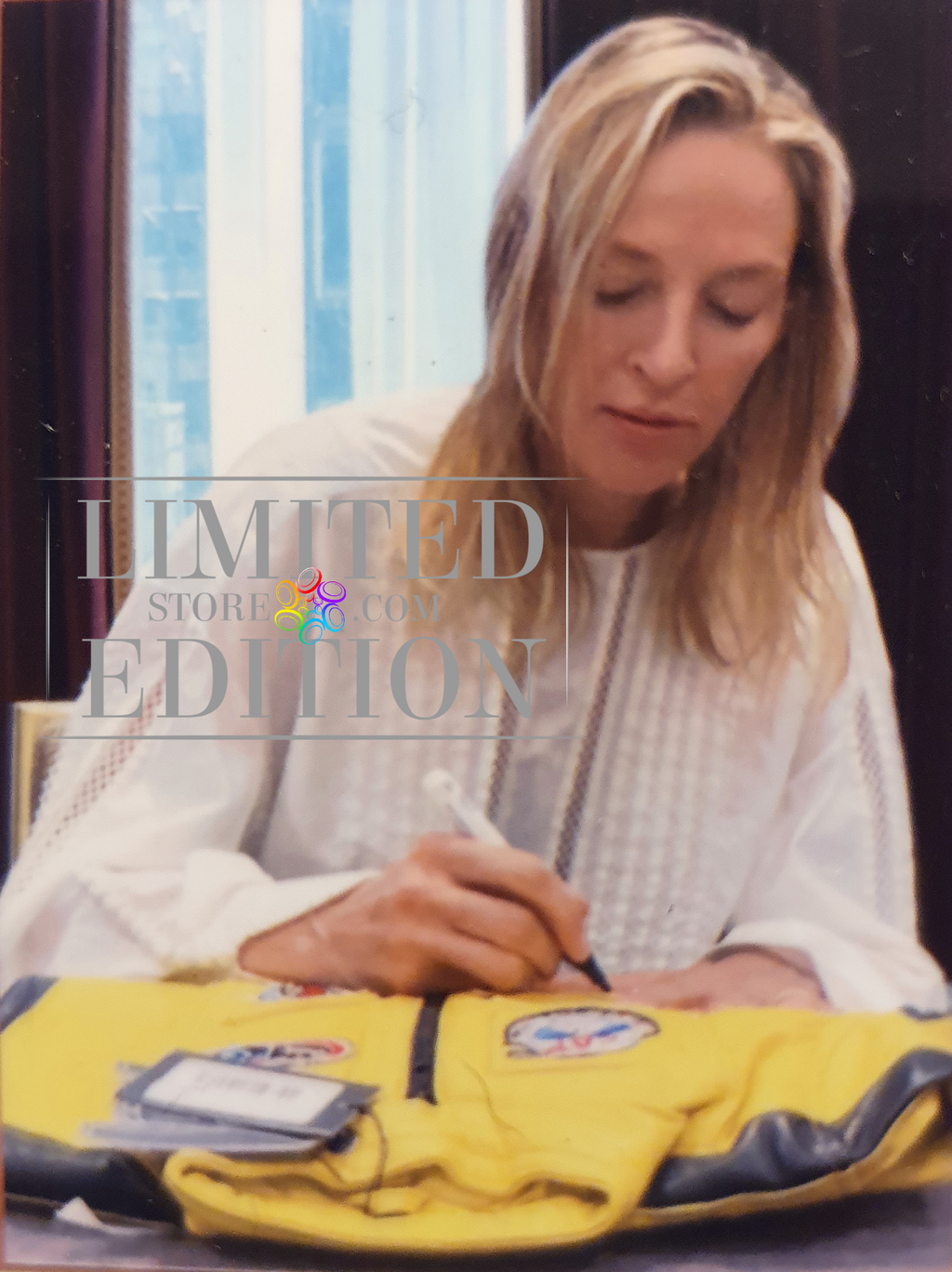 Blouson KILL BILL signé par Uma Thurman - Celebrity Authentics