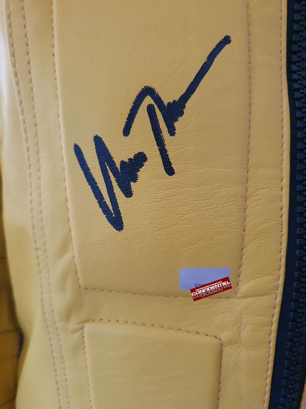 Blouson KILL BILL signé par Uma Thurman - Celebrity Authentics