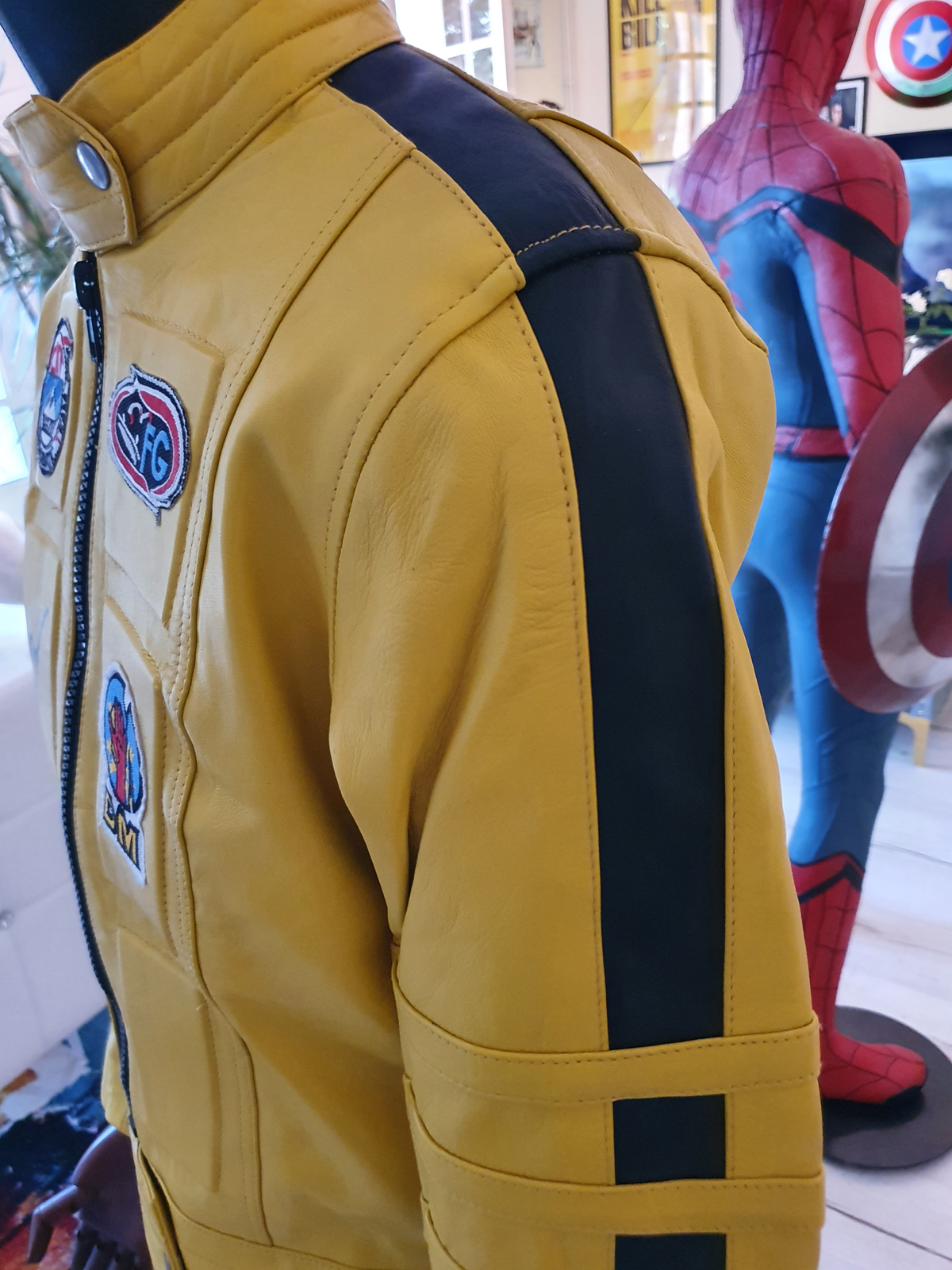 Blouson KILL BILL signé par Uma Thurman - Celebrity Authentics