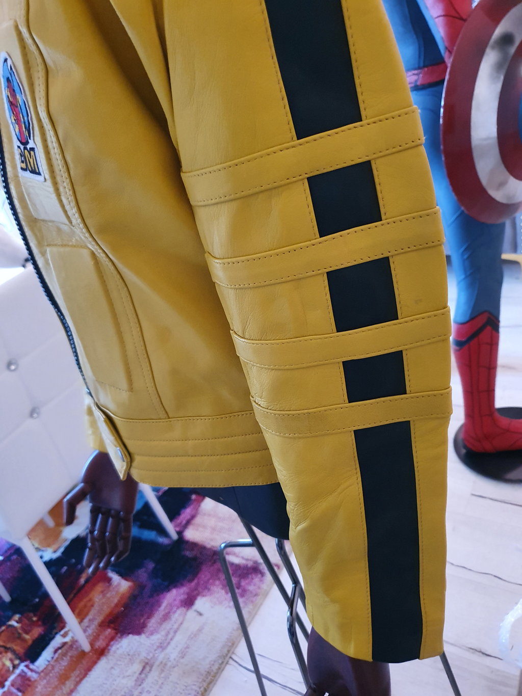 Blouson KILL BILL signé par Uma Thurman - Celebrity Authentics