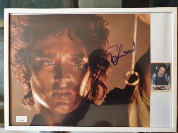 Elijah Wood signe une photo du film Le seigneur des anneaux + cadre .