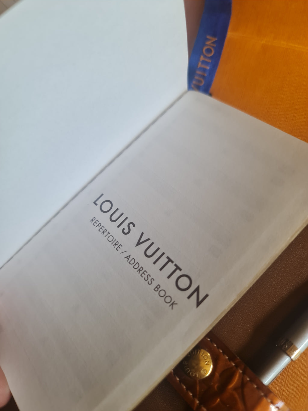 Louis Vuitton Agenda, bloc notes, stylo et règle. Superbe état.