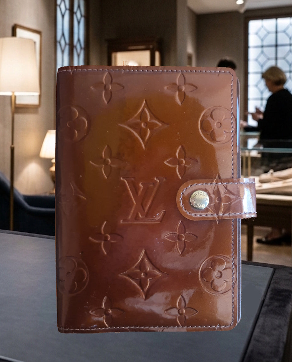 Louis Vuitton Agenda, bloc notes, stylo et règle. Superbe état.