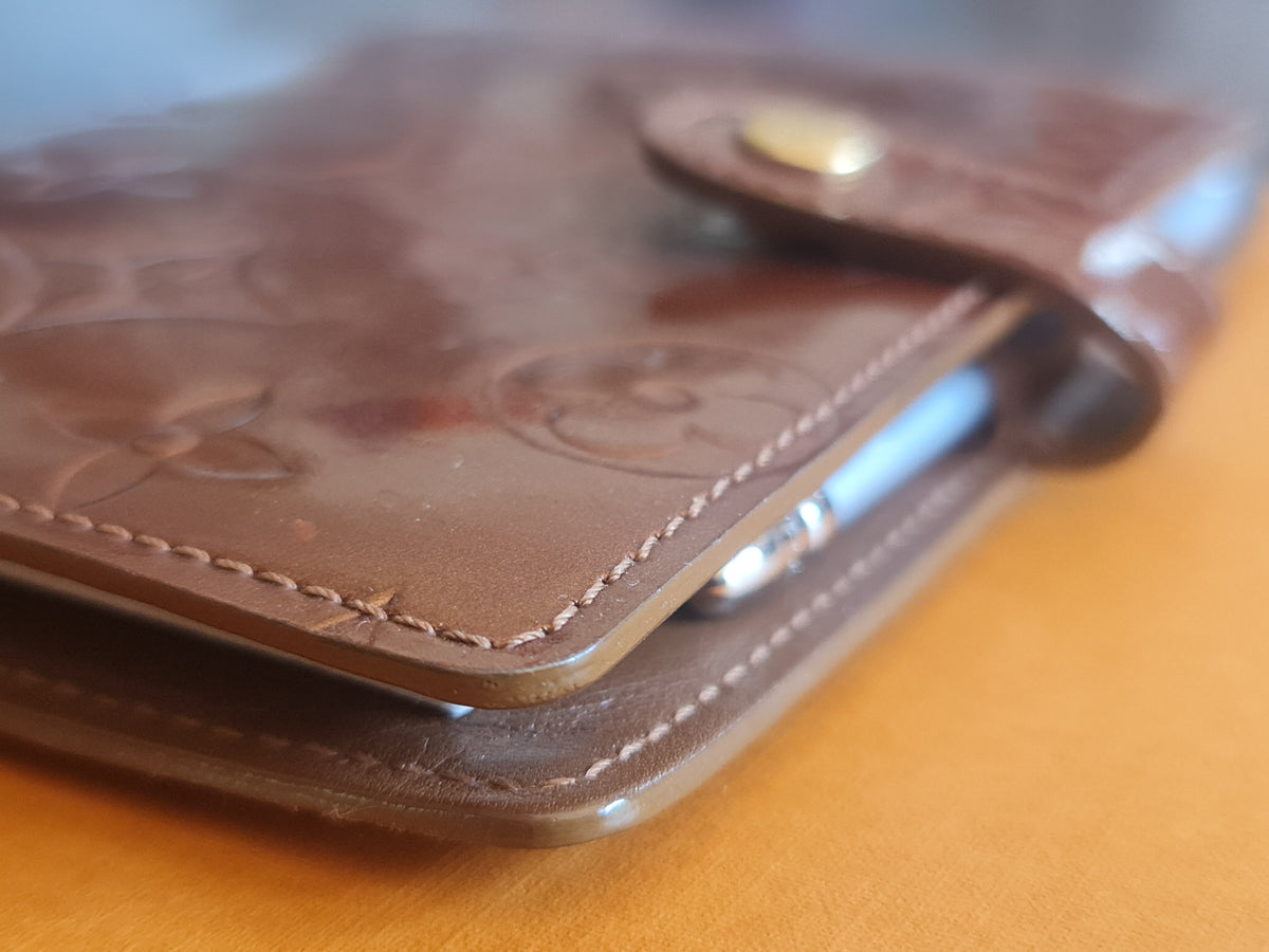 Louis Vuitton Agenda, bloc notes, stylo et règle. Superbe état.