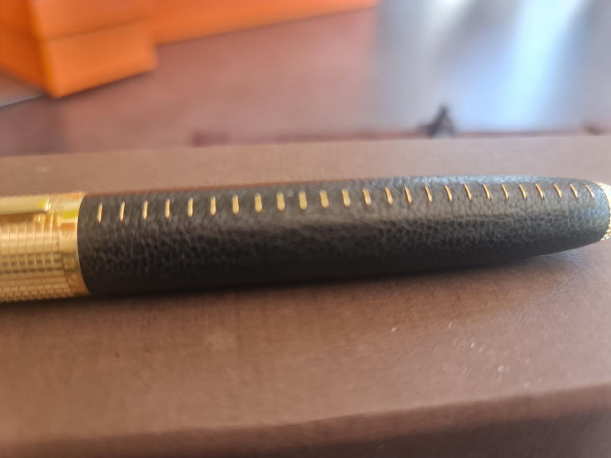 Stylo bille Louis Vuitton Doc cuir noir