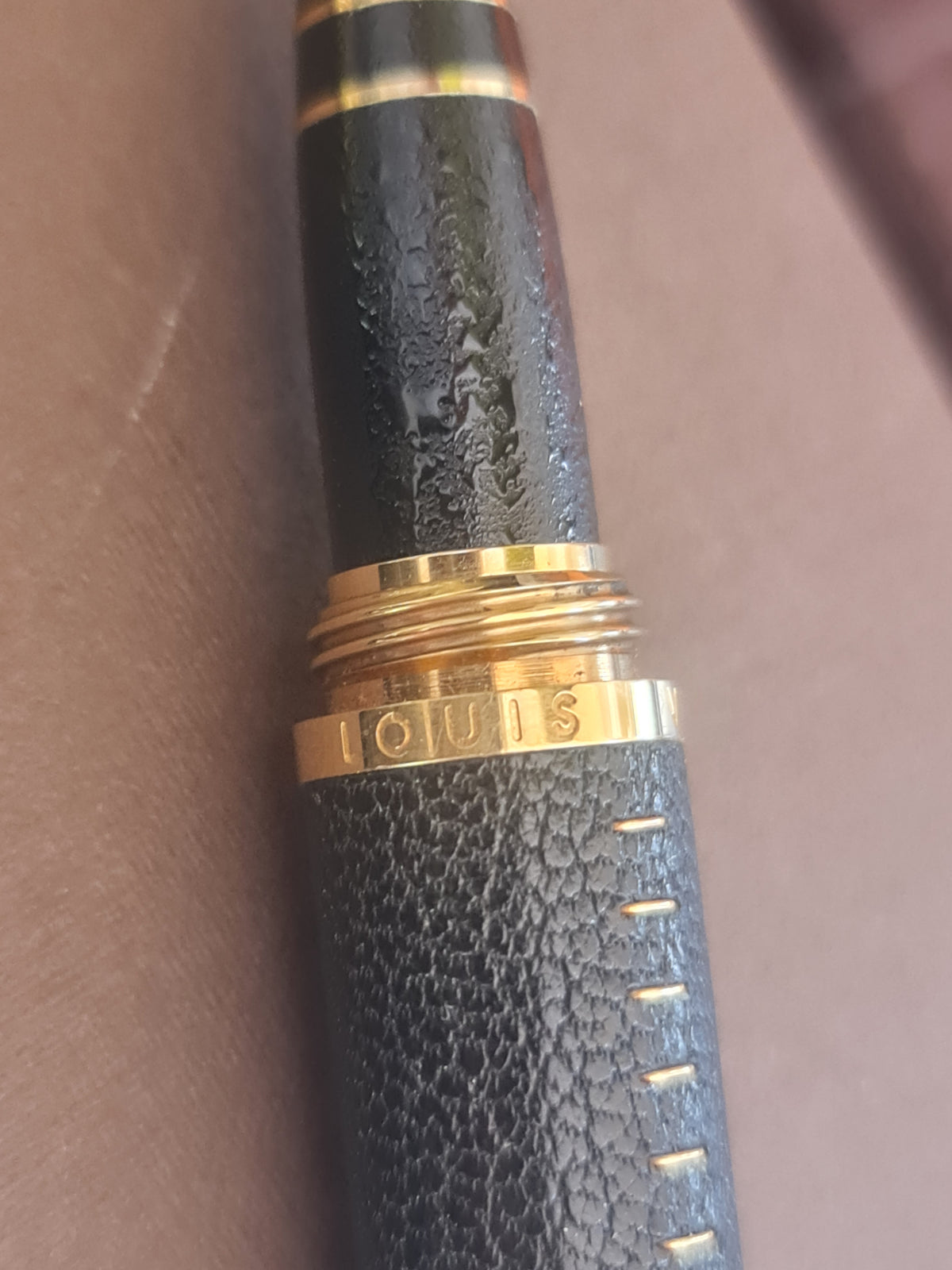 Stylo bille Doc cuir Louis Vuitton - cuir de chèvre, noir.