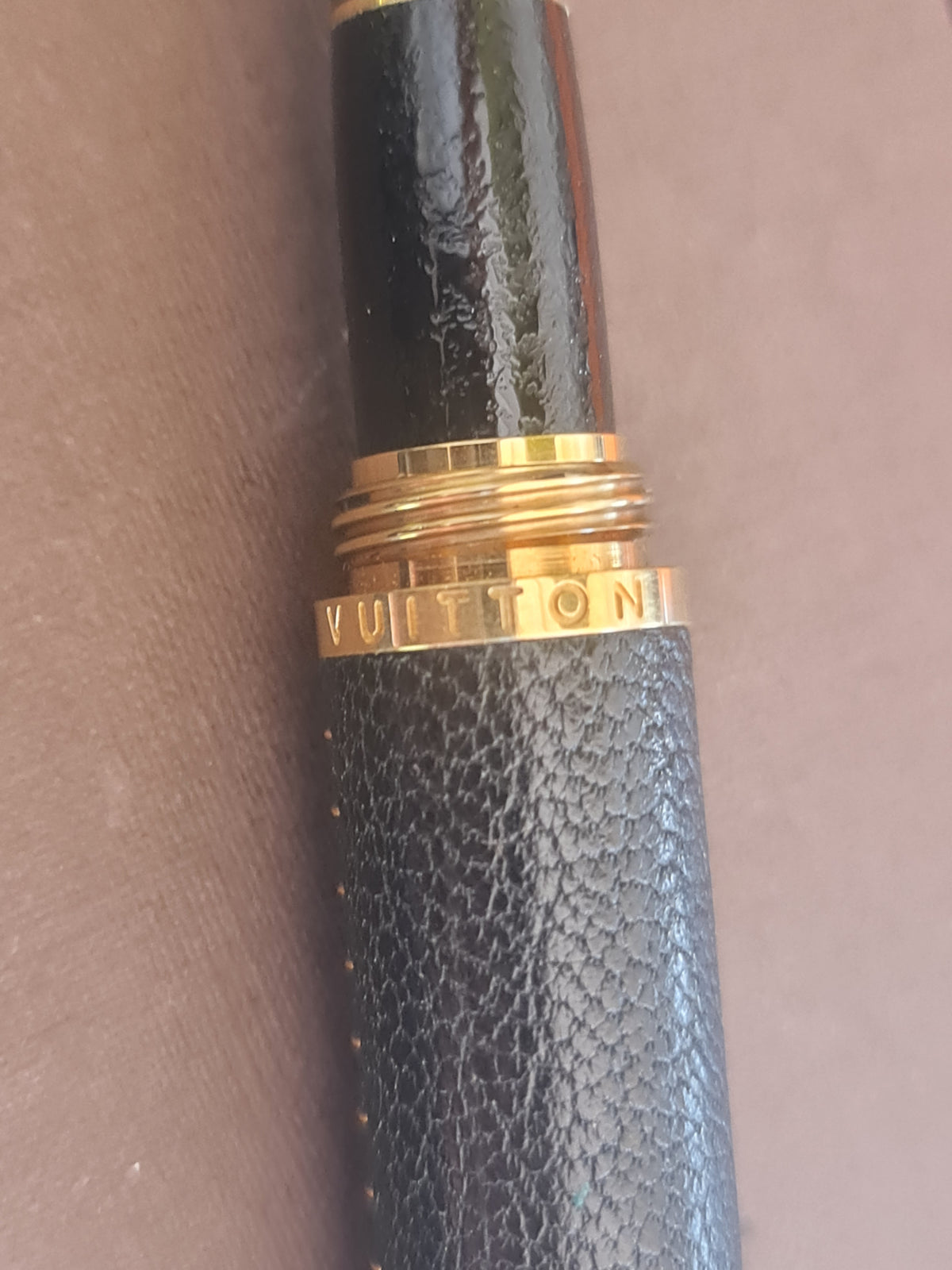 Stylo bille Doc cuir Louis Vuitton - cuir de chèvre, noir.