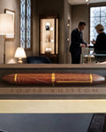 Stylo plume Cargo Louis Vuitton. Cuir d'alligator. Marron.