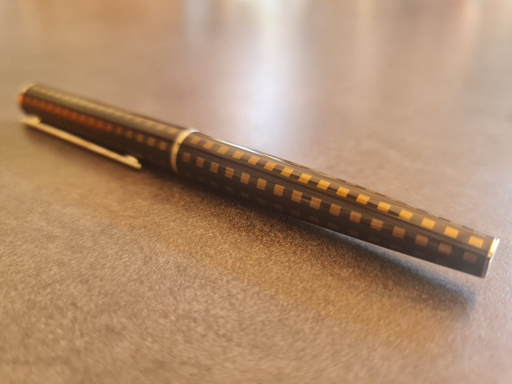Stylo bille Louis Vuitton Jet Laque damier noir et or dans son coffret