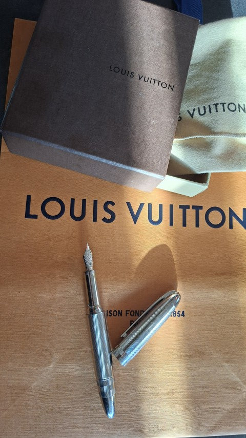 Stylo plume Louis Vuitton Spirit Palladium avec boite et sac
