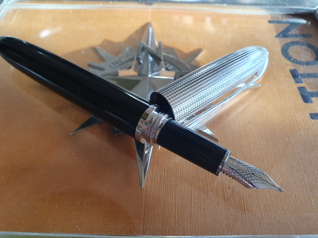 Louis Vuitton black Doc stylo plume Noir et Argent