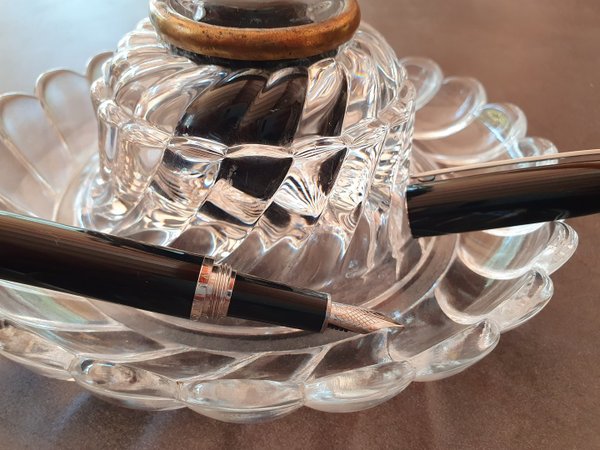 Louis Vuitton black Doc fountain pen serial number