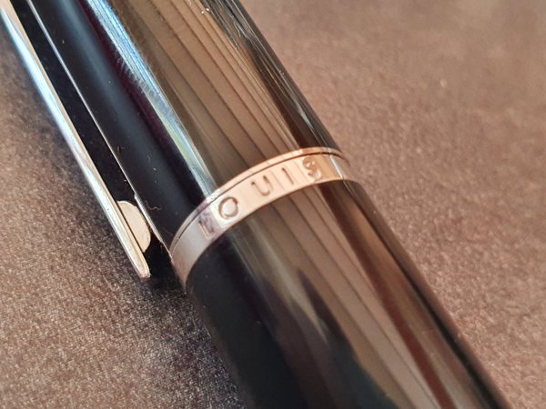 Louis Vuitton black Doc fountain pen serial number