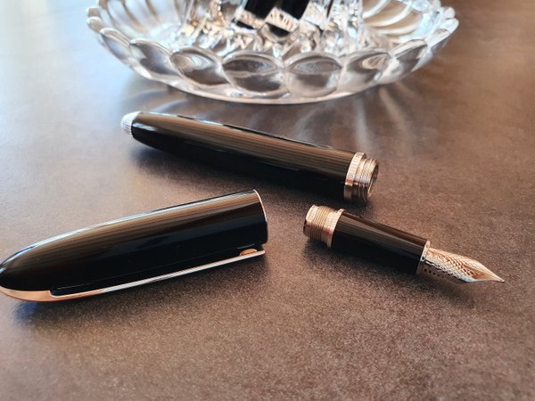 Louis Vuitton black Doc fountain pen serial number