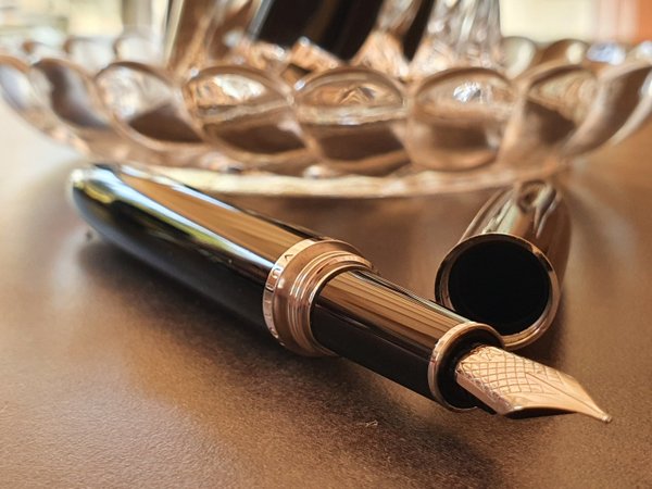 Louis Vuitton black Doc fountain pen serial number