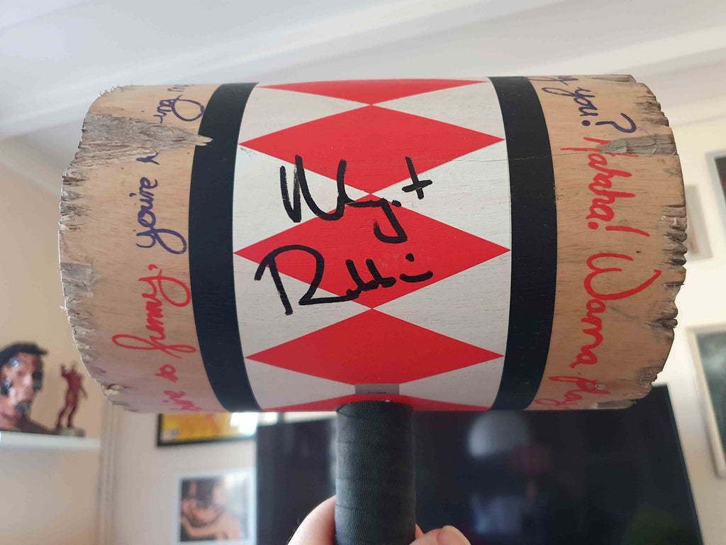 Maillet Harley Quinn Suicide Squad signé par Margot Robbie