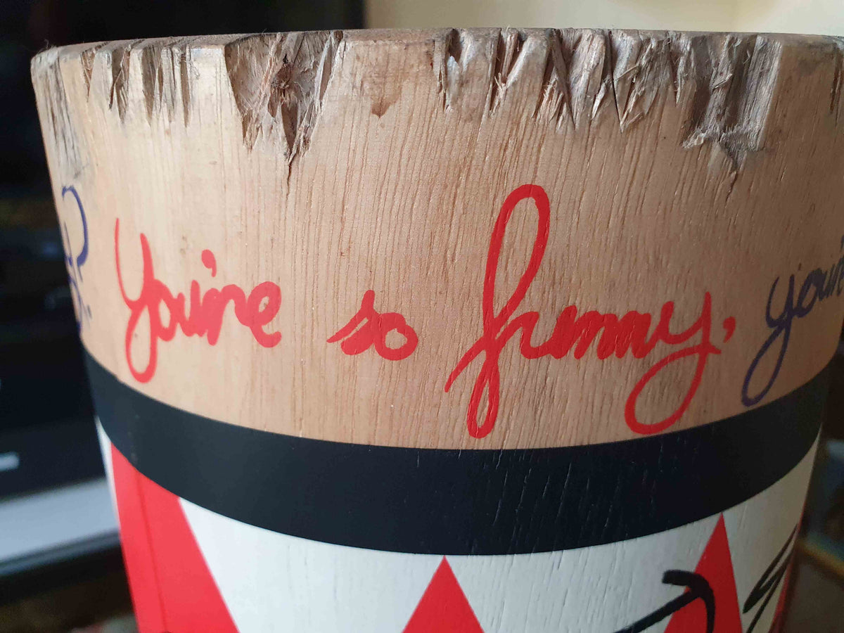 Maillet Harley Quinn Suicide Squad signé par Margot Robbie