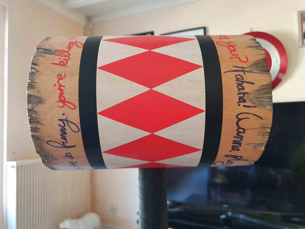Maillet Harley Quinn Suicide Squad signé par Margot Robbie