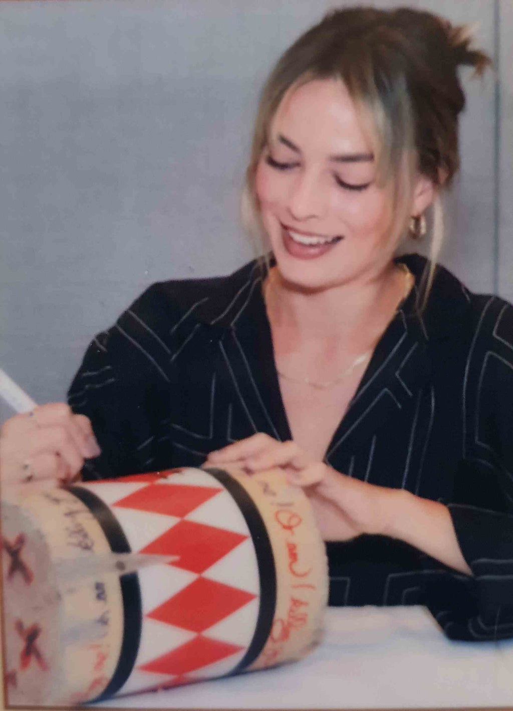 Maillet Harley Quinn Suicide Squad signé par Margot Robbie
