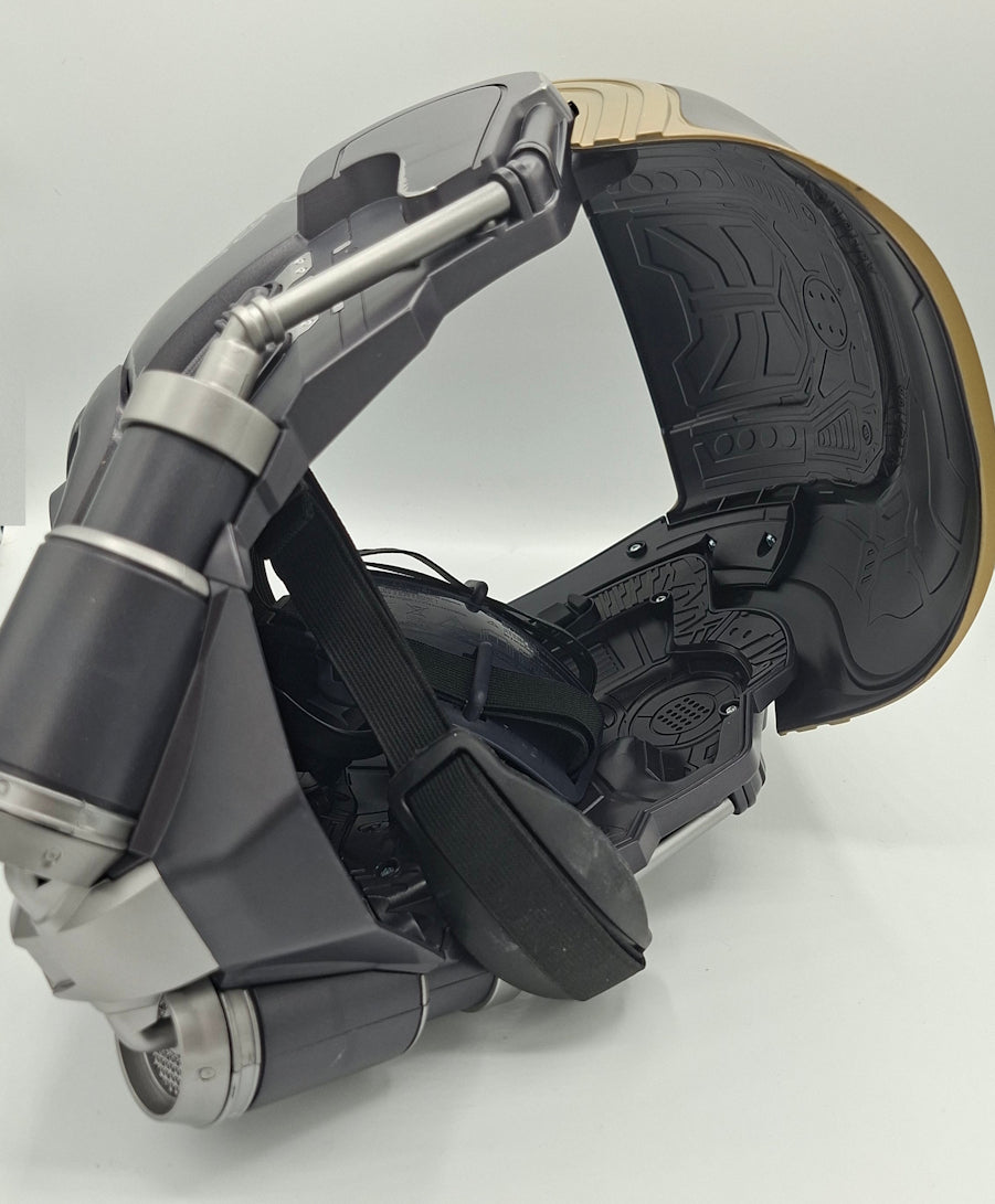 4人のアベンジャーズによるサイン入り『ガーディアンズ・オブ・ギャラクシー』電子ヘルメット。Celebrity Authentics 鑑定書付き