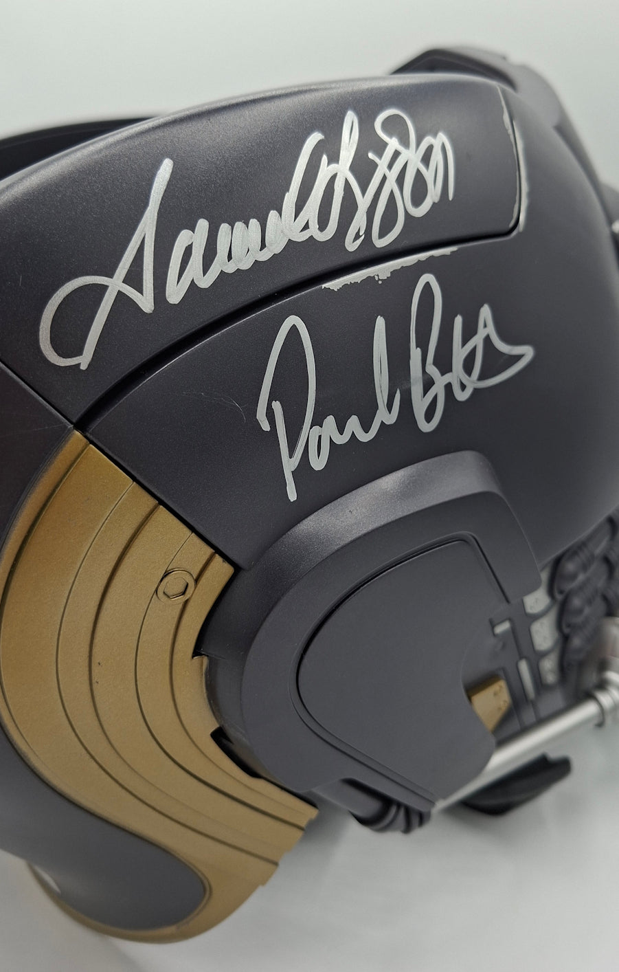 Casco electrónico de Guardianes de la Galaxia firmado por 4 Vengadores. Certificado de autenticidad Celebrity Authentics