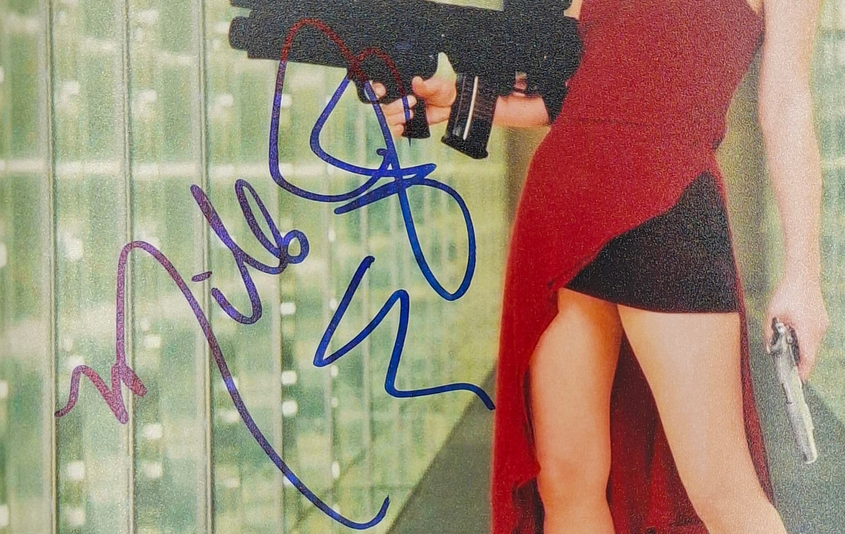Milla Jovovich Resident Evil autographe sur photo