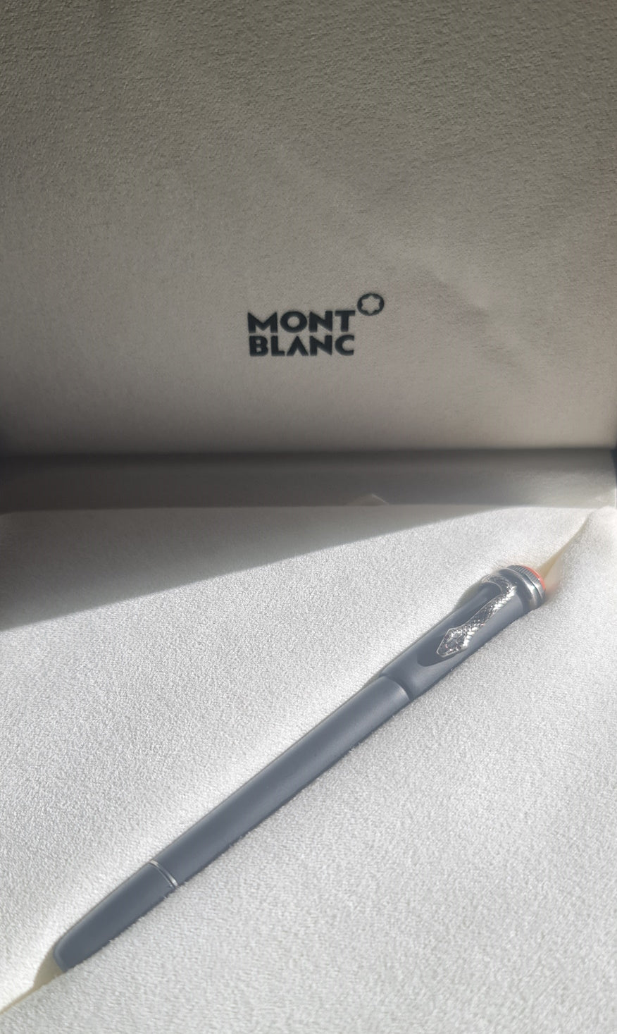 Stylo plume Montblanc LE 1906 Heritage Rouge et Noir serpent