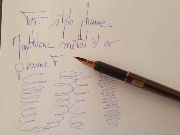 Stylo plume Montblanc fin argenté