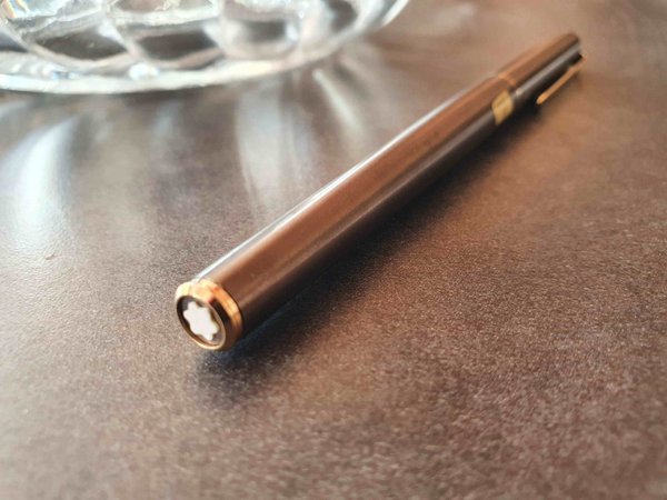 Stylo plume Montblanc fin argenté