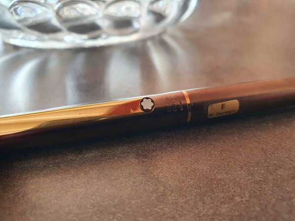 Stylo plume Montblanc fin argenté