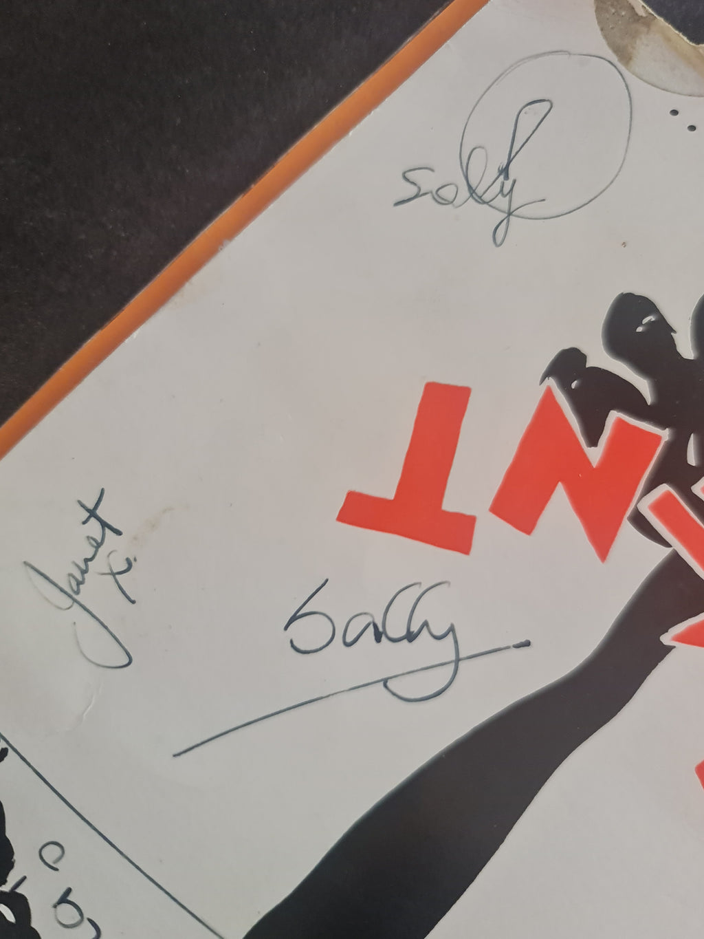 Programme de 1976 du Moulin Rouge avec autographes
