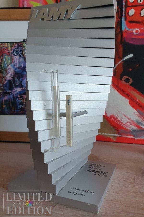 PLV artistique des stylos LAMY