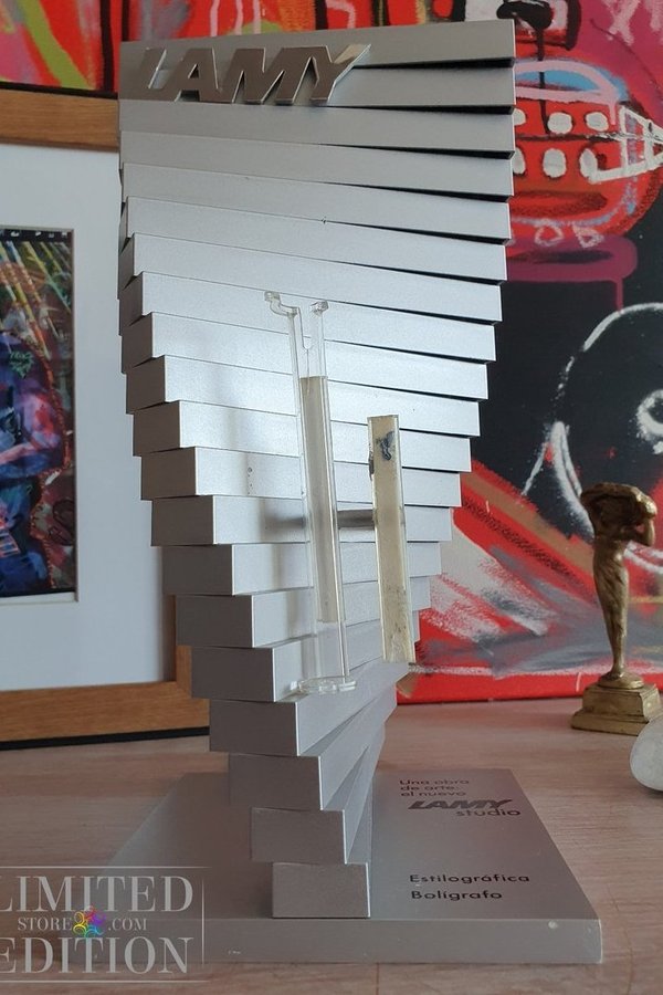 PLV artistique des stylos LAMY