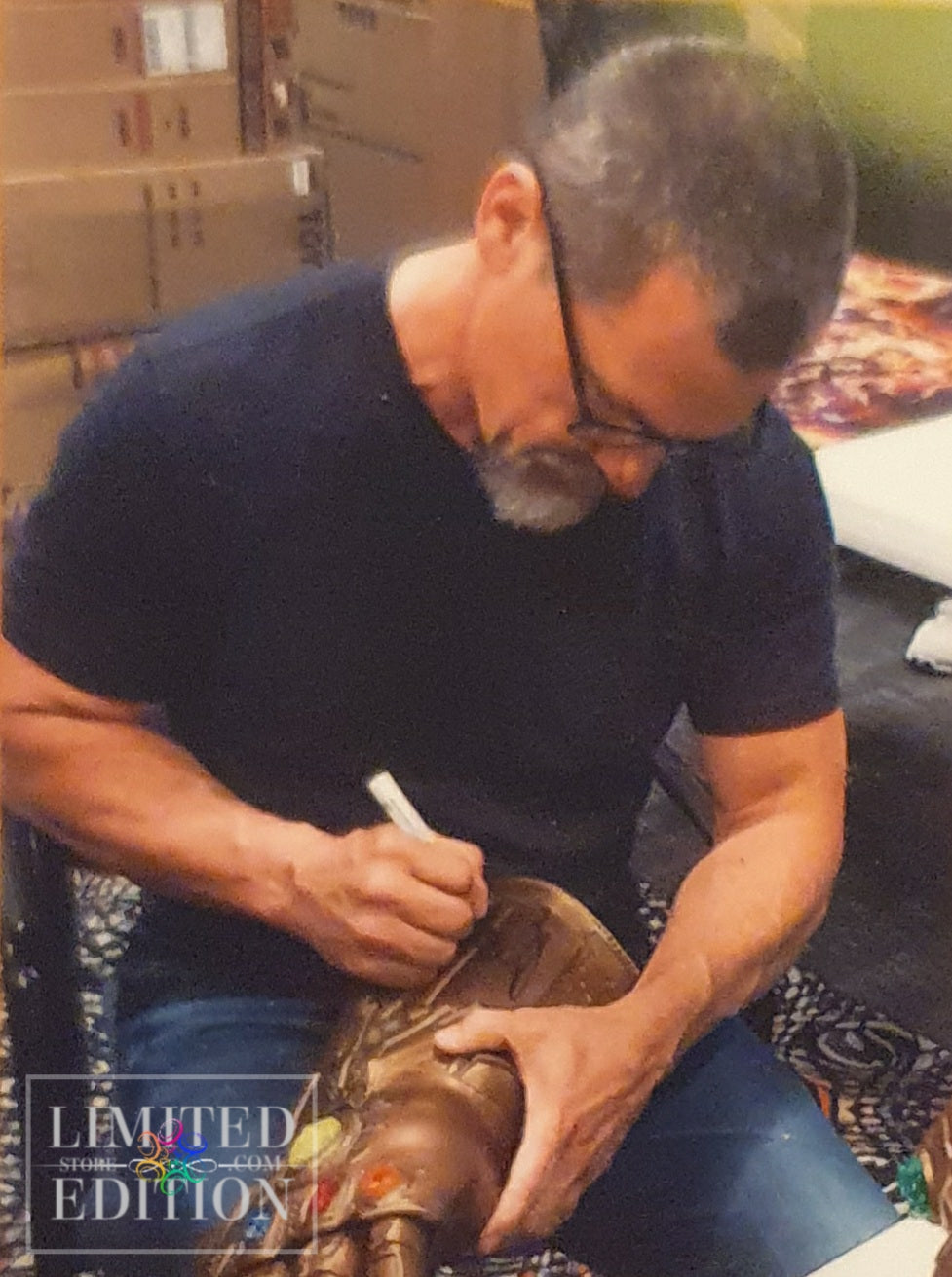 Gant de Thanos signé par Josh Brolin - Avengers Infinity War