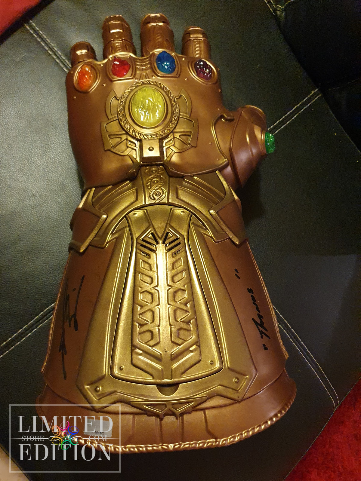 Gant de Thanos signé par Josh Brolin - Avengers Infinity War