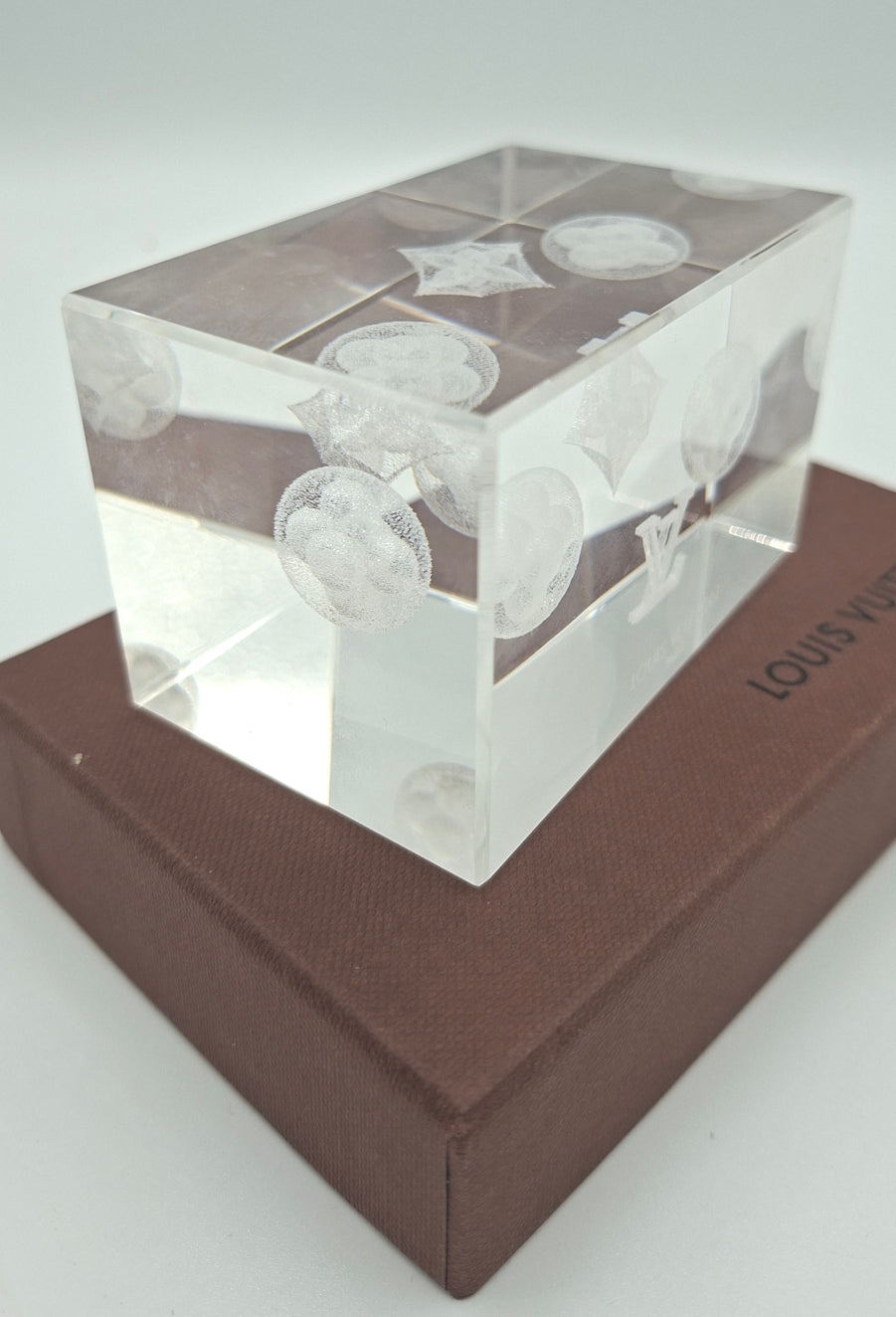 Presse-papier VIP cristal Louis Vuitton avec sa boite