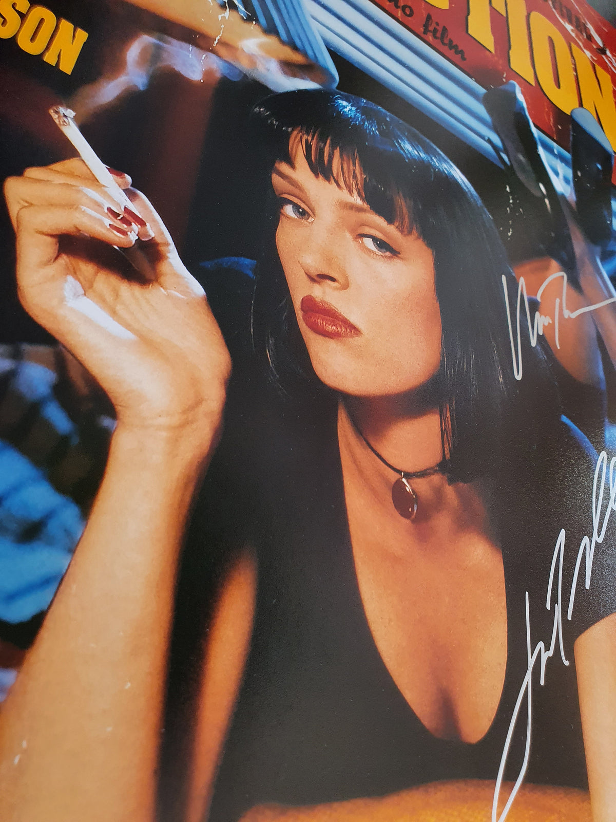 Poster Pulp Fiction signé par Uma Thurman et John Travolta. Certificats avec photos