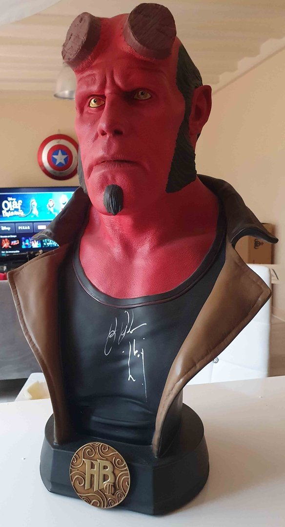 HellBoy buste signé par Ron Perlman