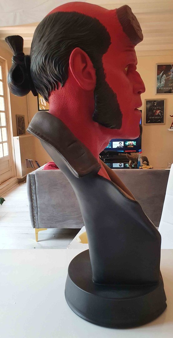 HellBoy buste signé par Ron Perlman