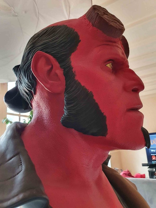 HellBoy buste signé par Ron Perlman